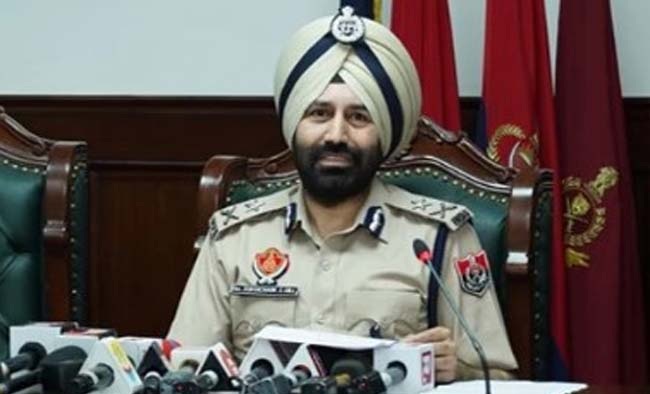 Punjab Police Claims- Amritpal Did Not Surrender, He Was Arrested- Fast ...